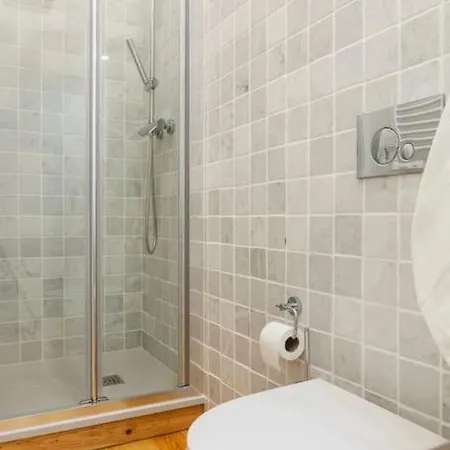 Apartment With Stunning Views In Alfama Lisbon