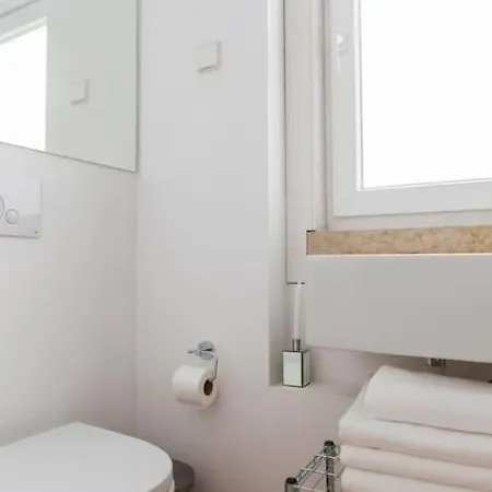 With Stunning Views In Alfama Apartment *