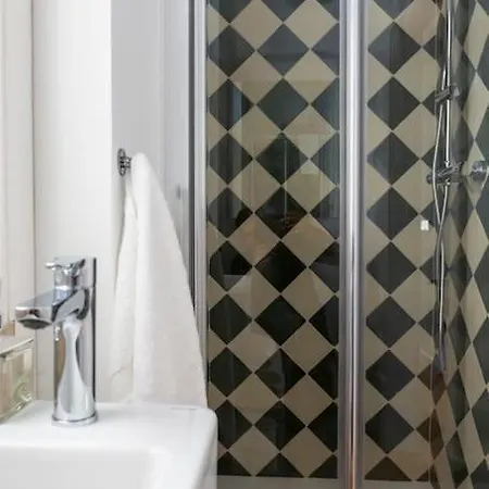 Apartment With Stunning Views In Alfama *