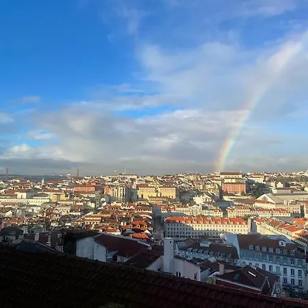 With Stunning Views In Alfama Apartment *