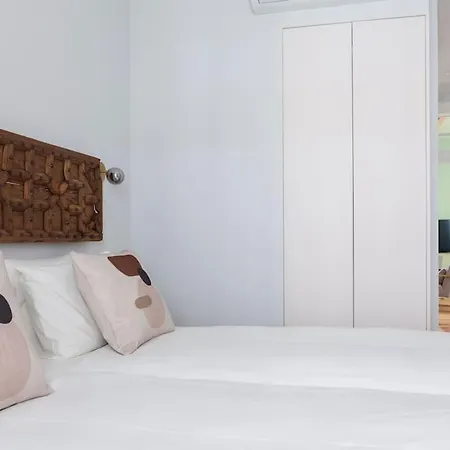 With Stunning Views In Alfama Lisboa